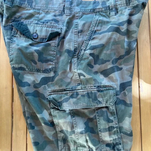 Amazon Essentials Mens Green Camo Cargo Shorts Size 40 - Picture 7 of 10